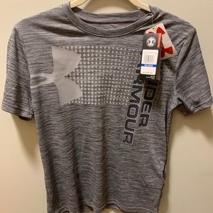 NWT Under Armor Youth YXL T-shirt